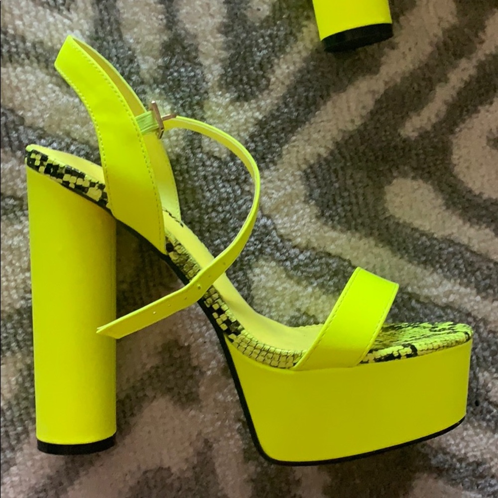 NEON SHOES WITH SNAKE LINING 😍